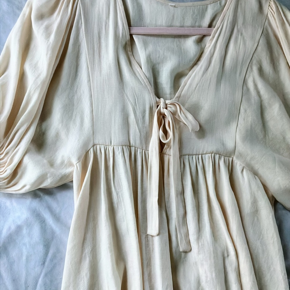 Elegant Cream Women's dress - Picture 2 of 4